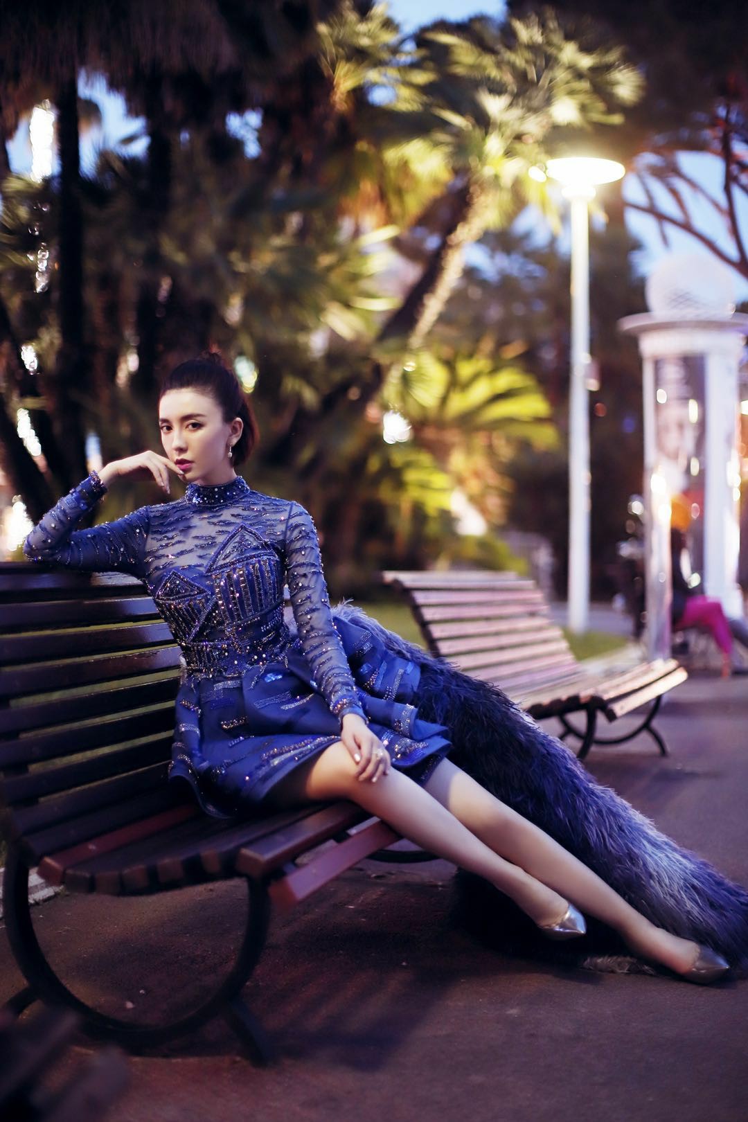 吕佳容凭戛纳"战袍"被誉电影节中最出彩女星_滚动新闻_娱乐频道