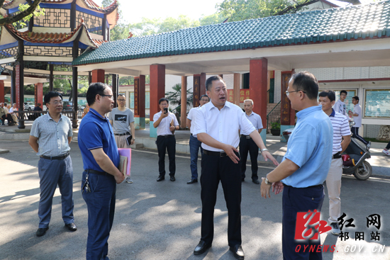 张灿)5月25日,湖南祁阳县委书记周新辉到祁阳一中,二中和四中调研高考