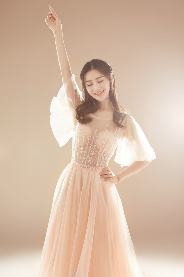 张维娜生日写真婉约可人如梦如幻仙气十足