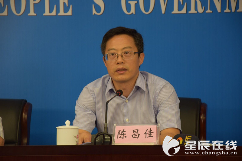 (长沙市民政局党委书记,局长,长沙慈善会副会长陈昌佳介绍项目有关