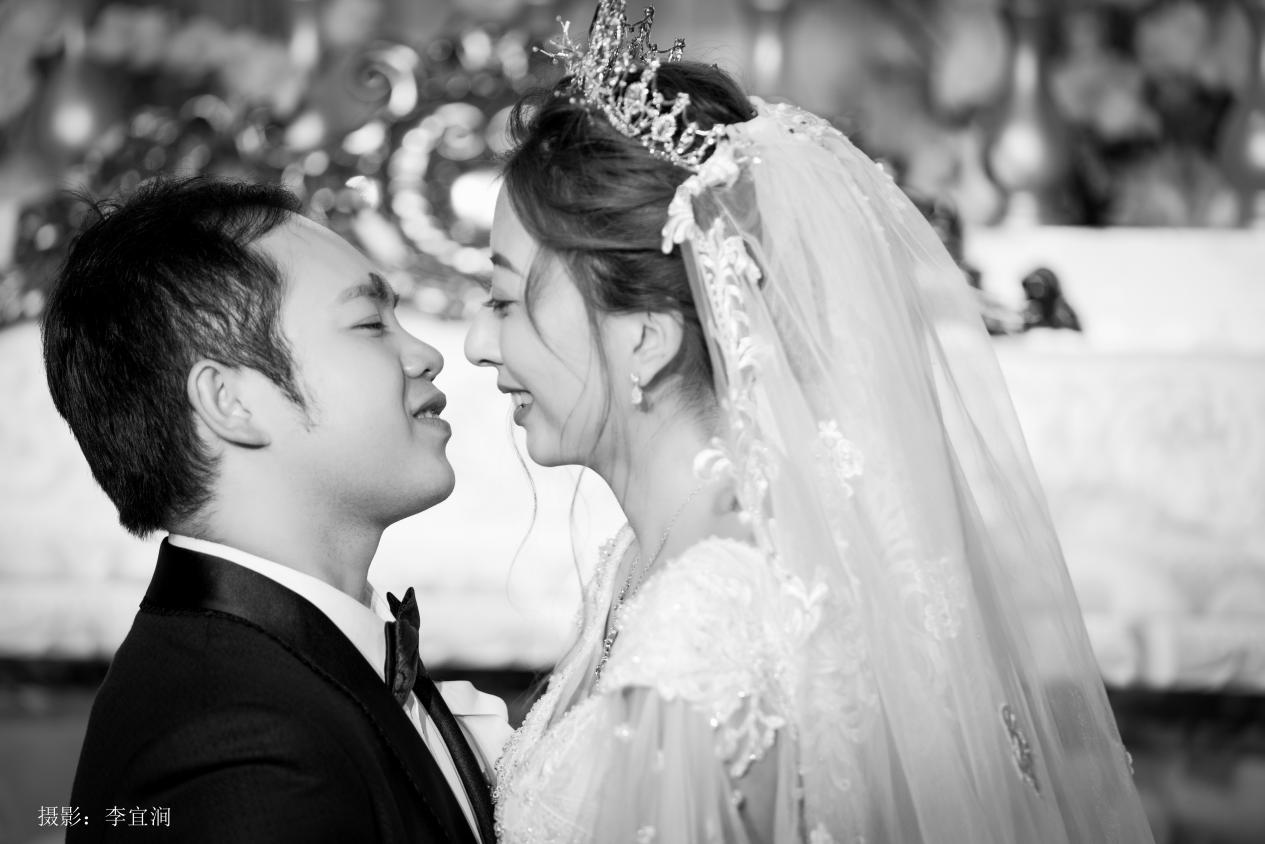 第一季中国好声音李维真和女友结束6年爱情长跑 在昆明完婚