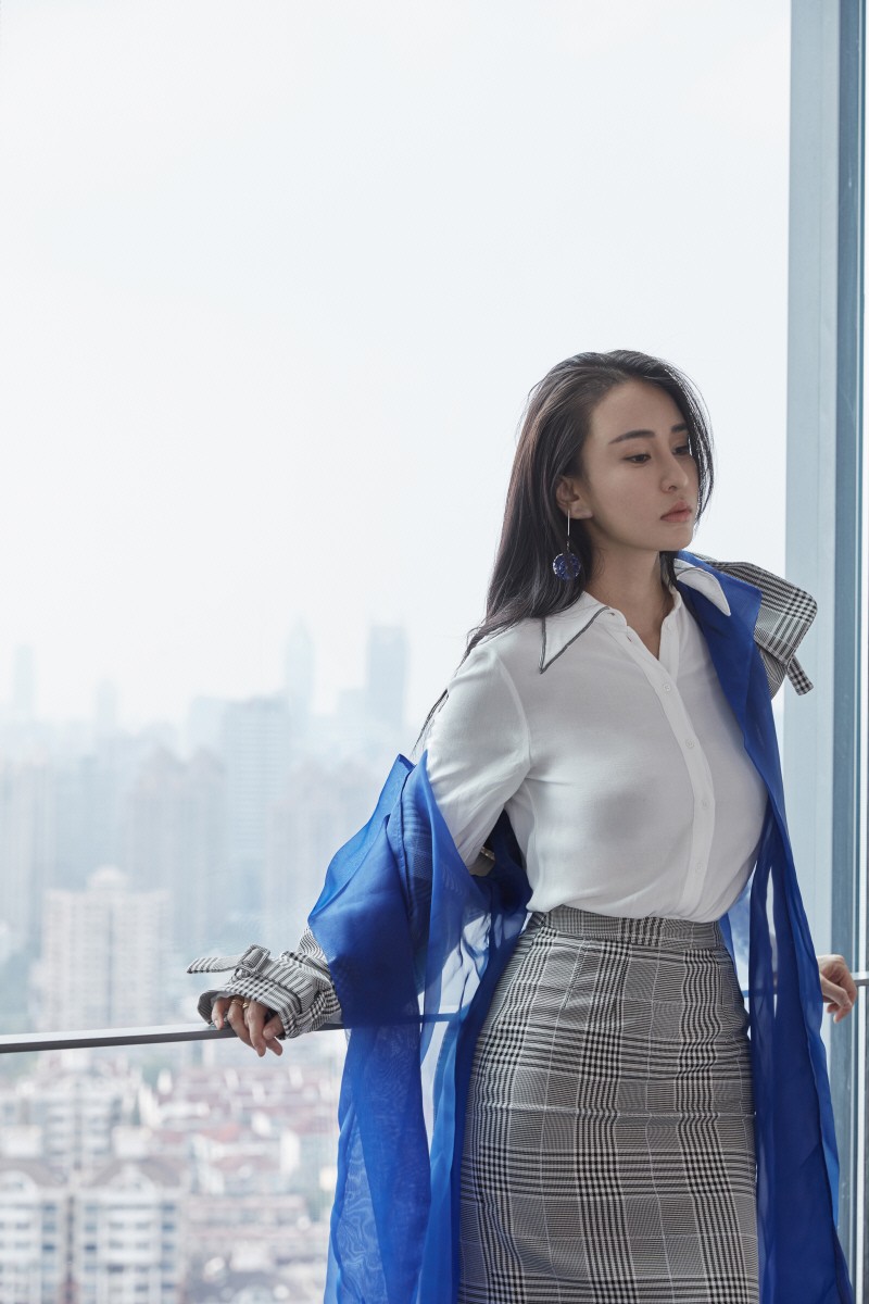 时尚打女母其弥雅最新杂志大片刚柔并济尽显女性力量